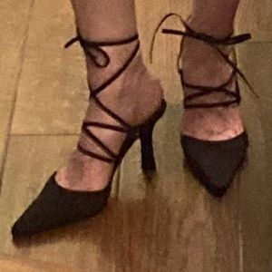 Nina size 8.5 medium shoe black formal evening wear lace up. Fabric is satin.